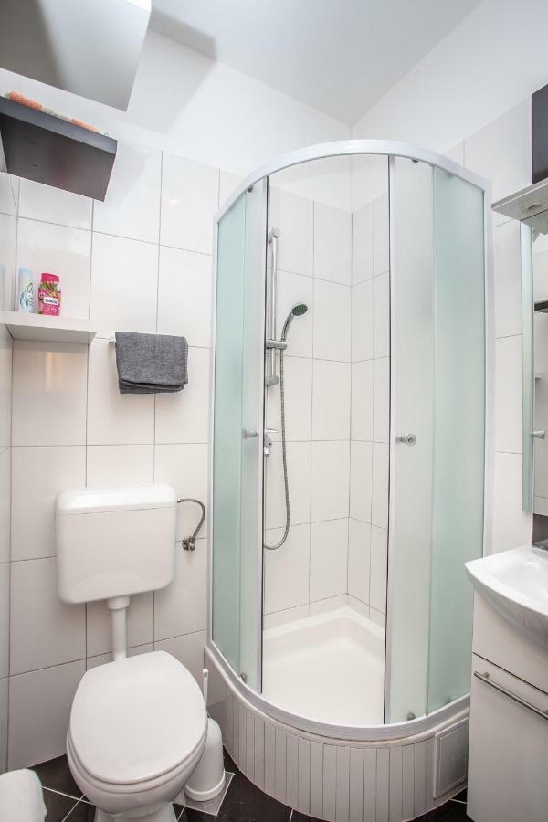 Ap Punta Next To Sandy Beach, Apartment With Garden Омиш Экстерьер фото