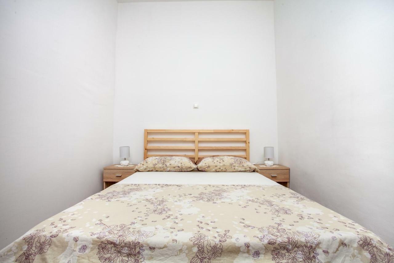Ap Punta Next To Sandy Beach, Apartment With Garden Омиш Экстерьер фото