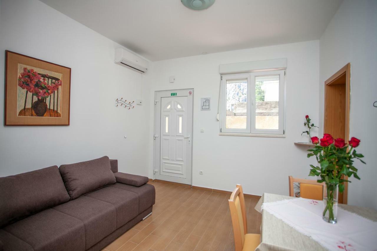 Ap Punta Next To Sandy Beach, Apartment With Garden Омиш Экстерьер фото