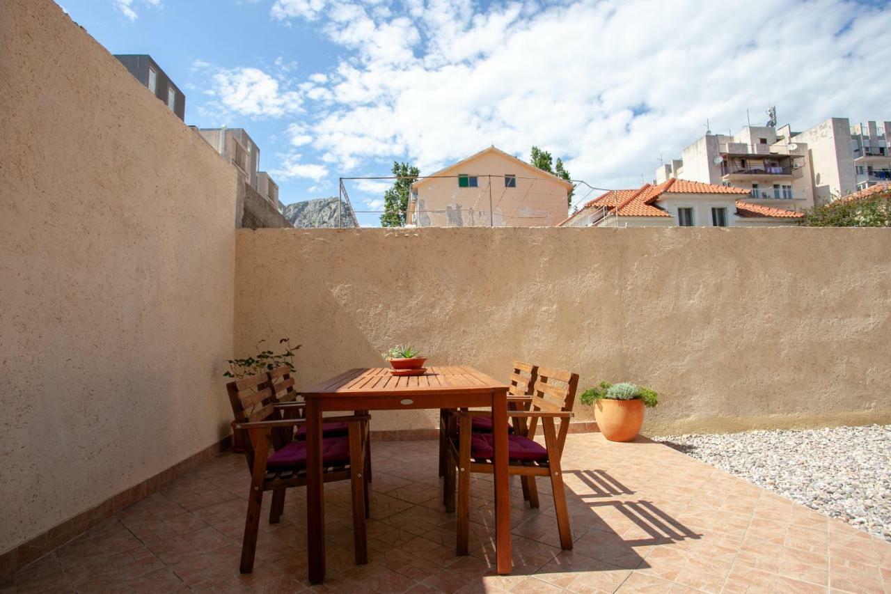 Ap Punta Next To Sandy Beach, Apartment With Garden Омиш Экстерьер фото