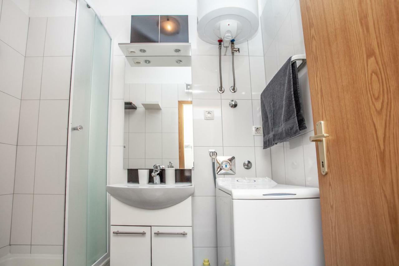 Ap Punta Next To Sandy Beach, Apartment With Garden Омиш Экстерьер фото