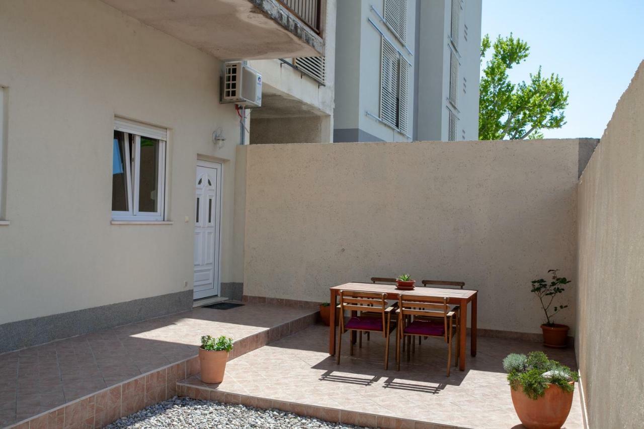 Ap Punta Next To Sandy Beach, Apartment With Garden Омиш Экстерьер фото